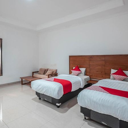 Super Oyo 686 Bunga Karang Hotel Bekasi Exterior photo