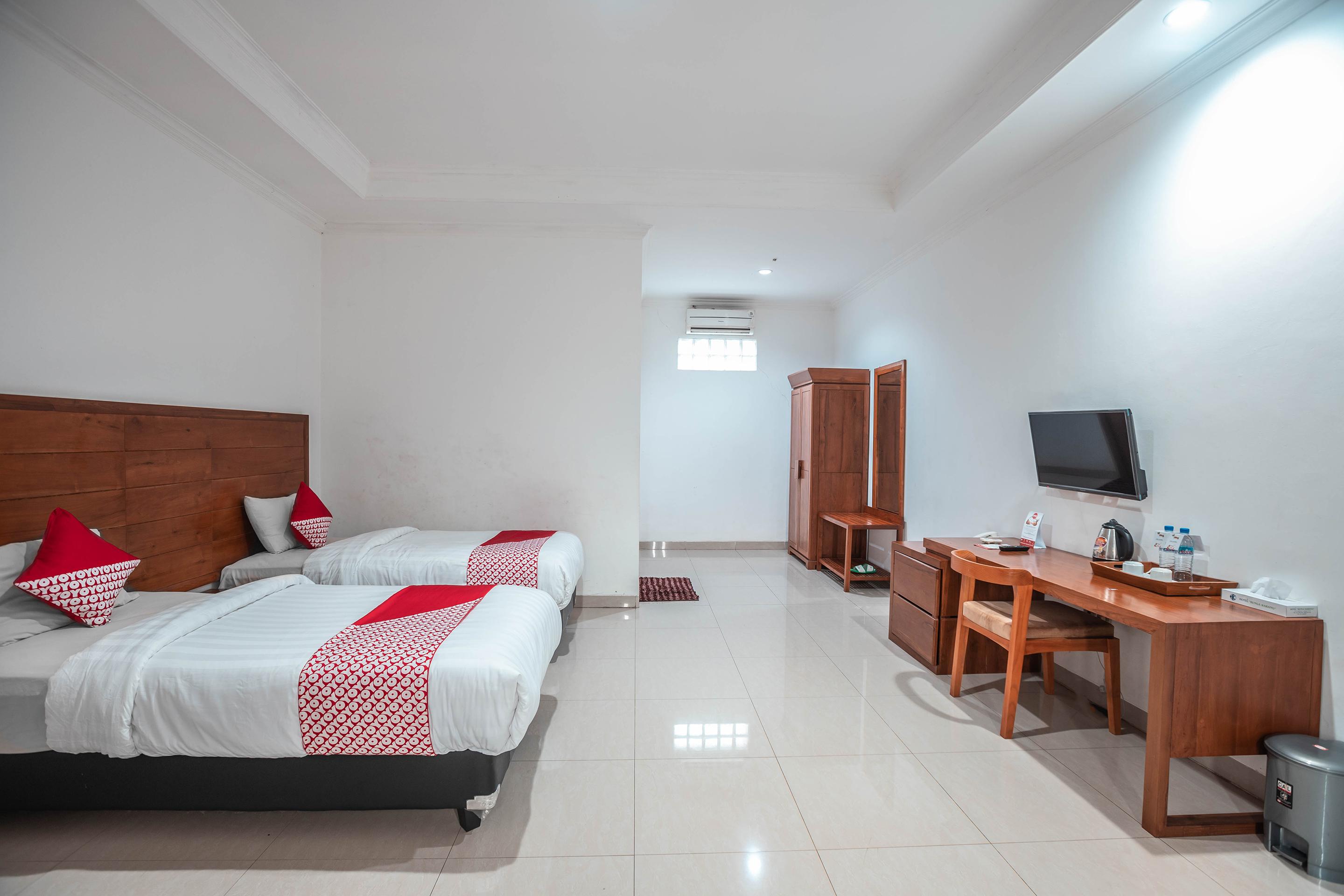 Super Oyo 686 Bunga Karang Hotel Bekasi Exterior photo
