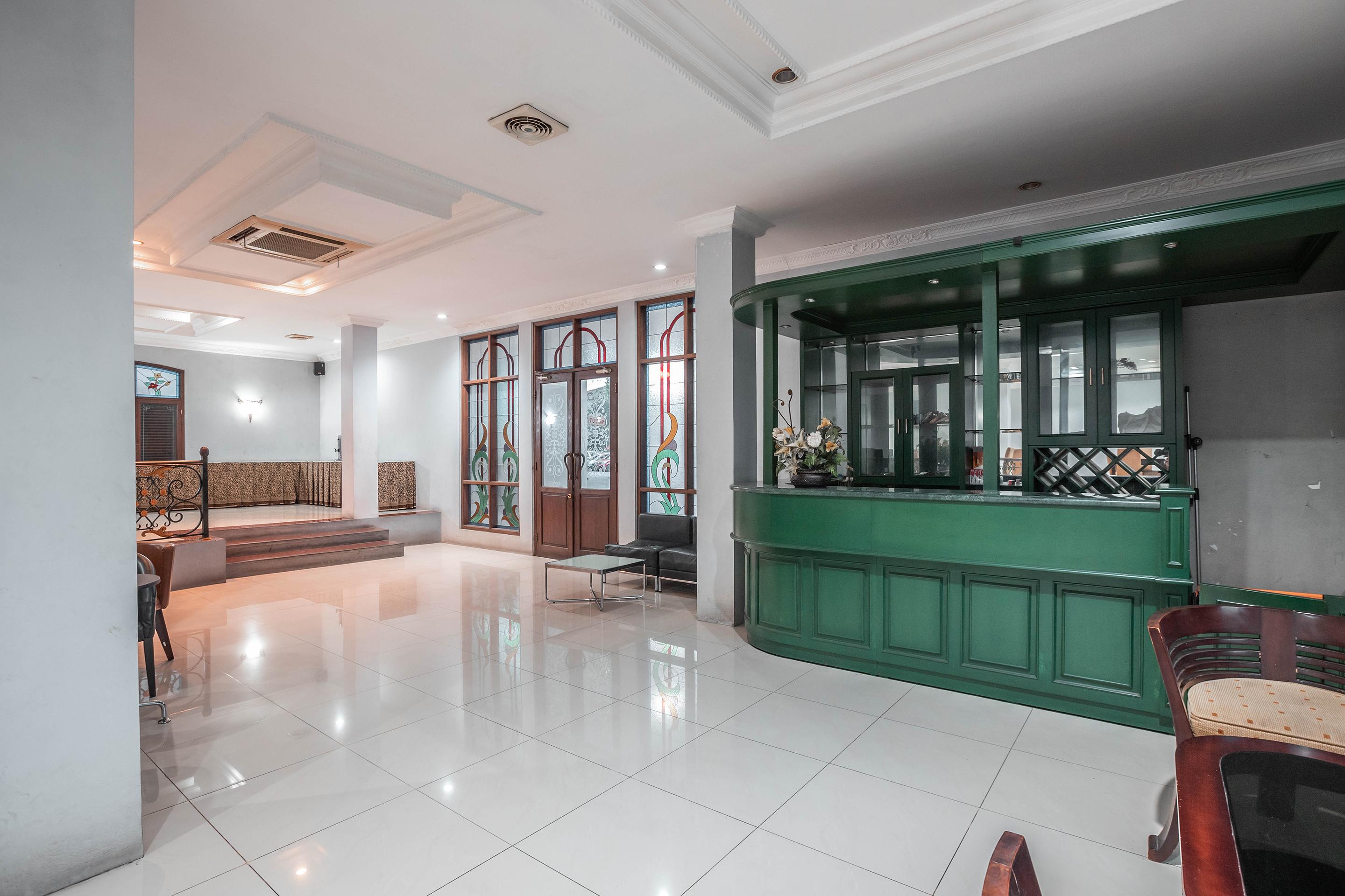 Super Oyo 686 Bunga Karang Hotel Bekasi Exterior photo