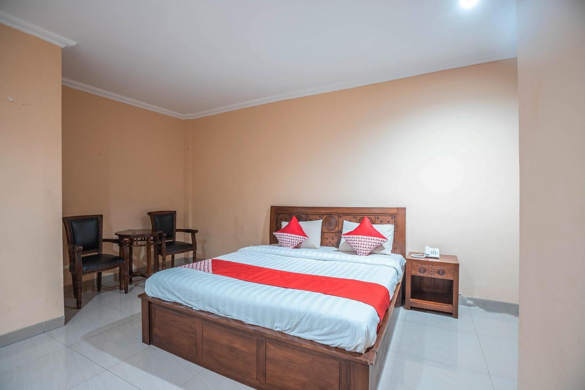 Super Oyo 686 Bunga Karang Hotel Bekasi Exterior photo