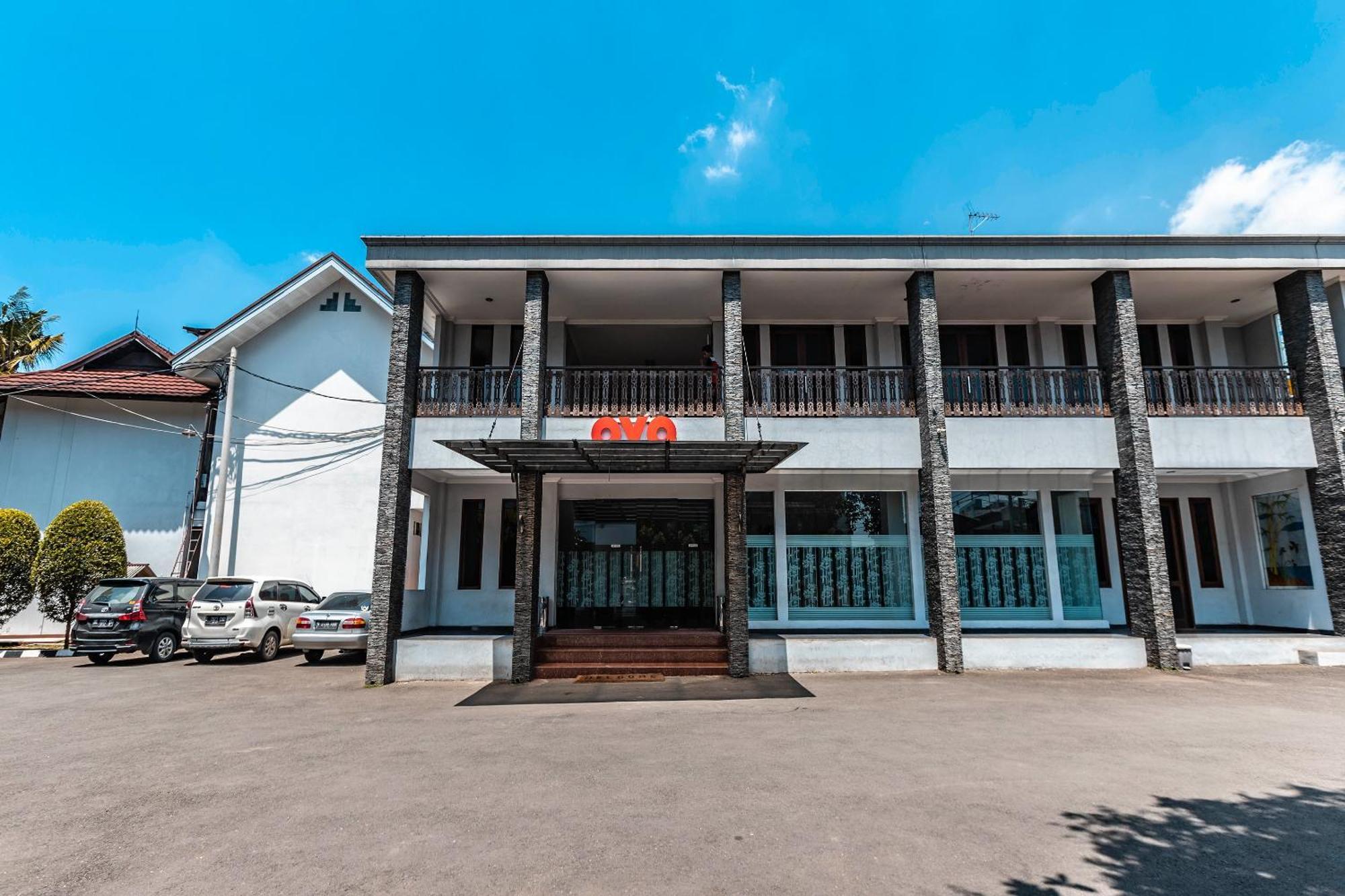 Super Oyo 686 Bunga Karang Hotel Bekasi Exterior photo